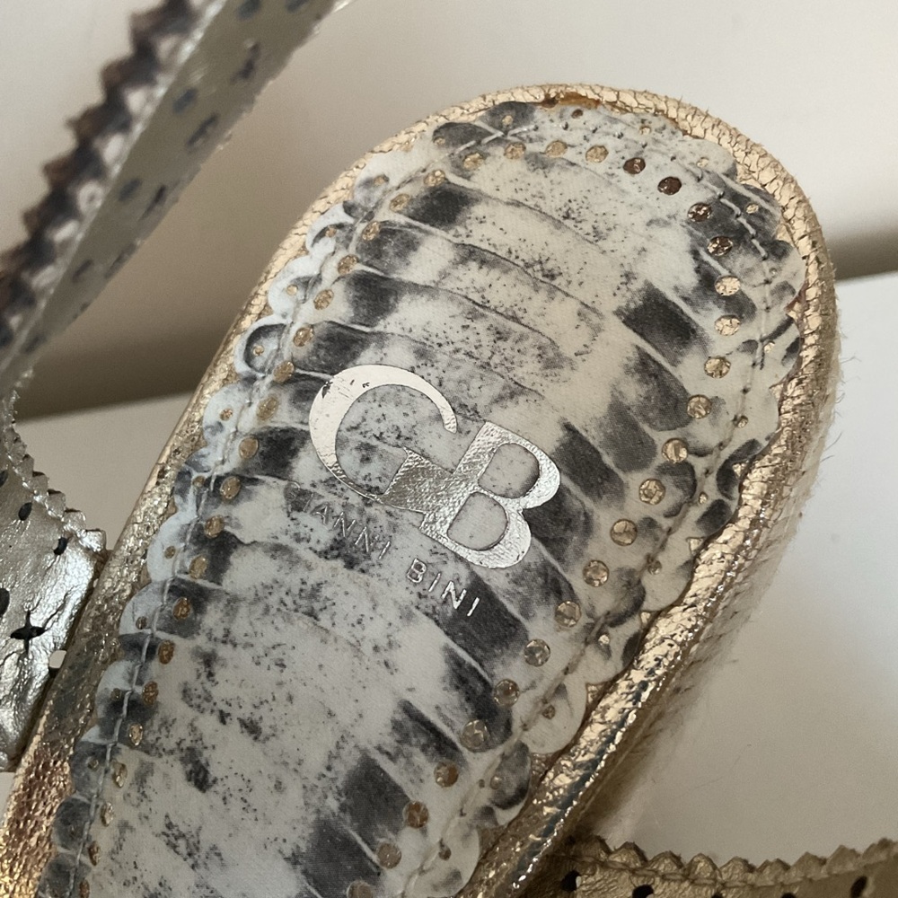 Gianni Bini Gold Metallic Espadrille Platform Wedge Sandals Size 8 - Picture 11 of 13